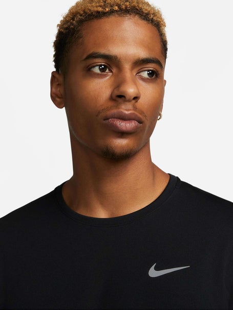 T-shirt Homme Nike Dri-FIT UV Miler - Running Warehouse Europe