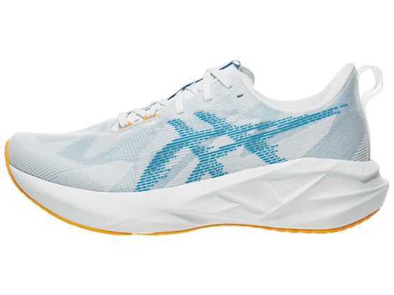 ASICS Novablast 5 in Arctic Blue/Aegean Blue