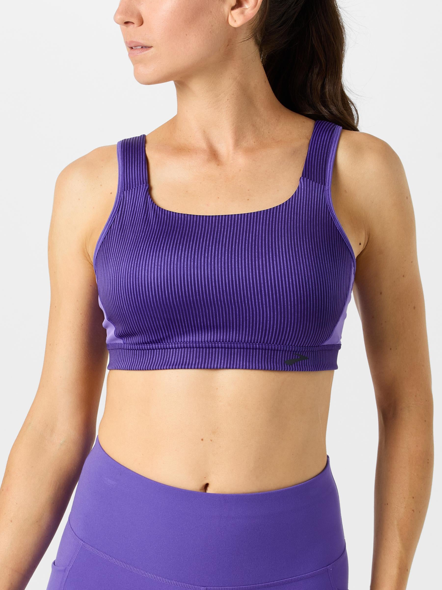Front view of a model wearing a Brooks Convertible 2.0 sports bra