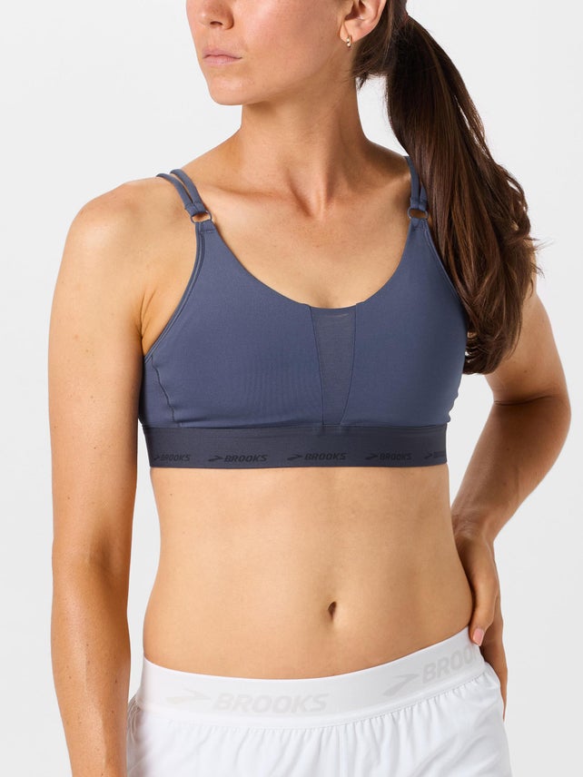 Front view of model wearing Brooks Plunge 3.0 bra