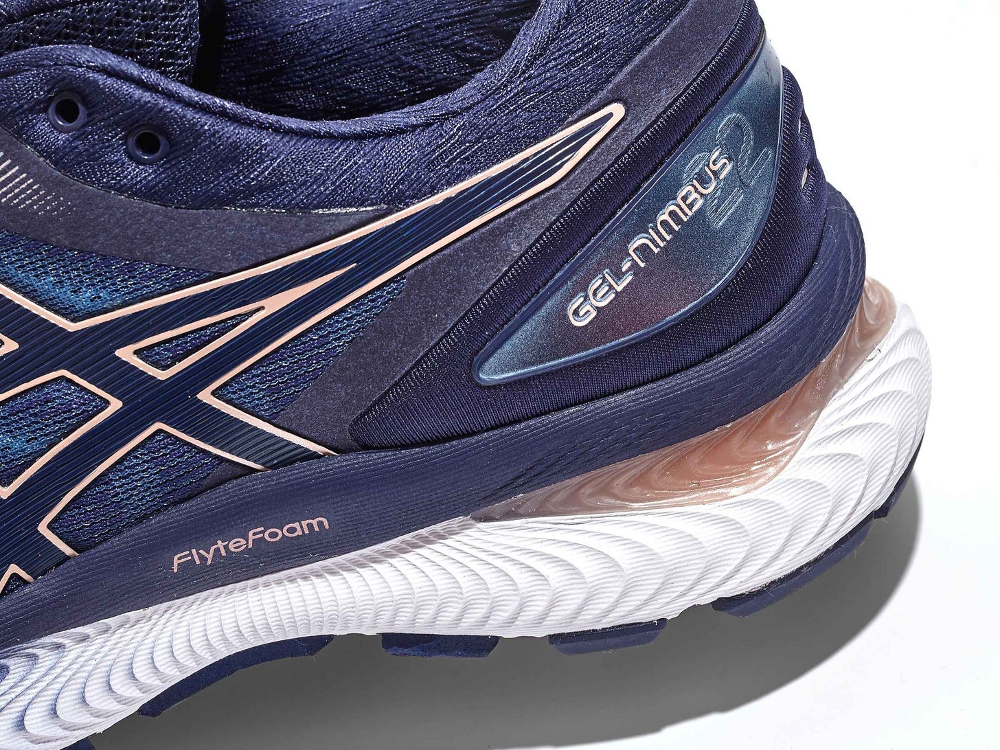 asics nimbus 22 vs cumulus 22