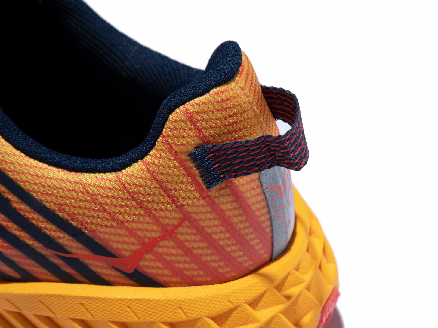 hoka one one speedgoat 4 mid