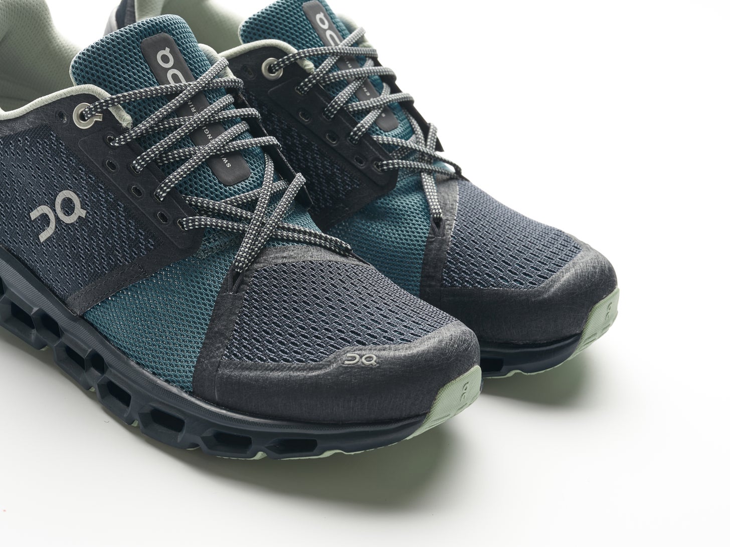 on shoes cloudstratus