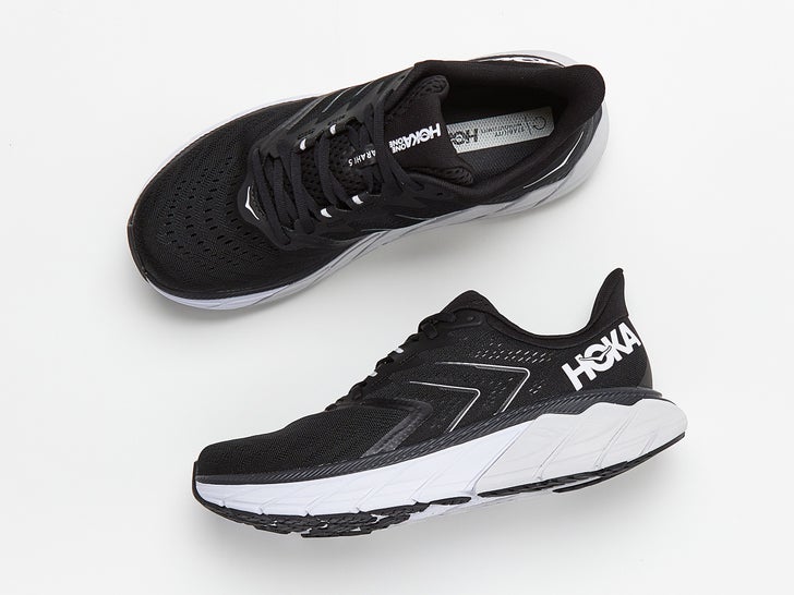 HOKA ONE ONE Arahi 5 Review pair of shoes