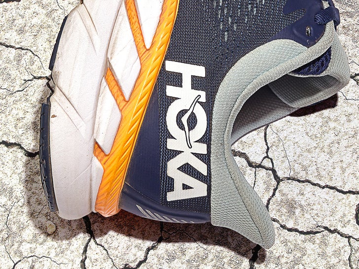 HOKA ONE ONE Clifton 7- heel view