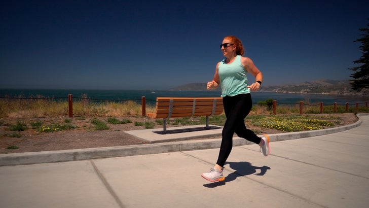 HOKA ONE ONE Clifton Edge- Liz Running