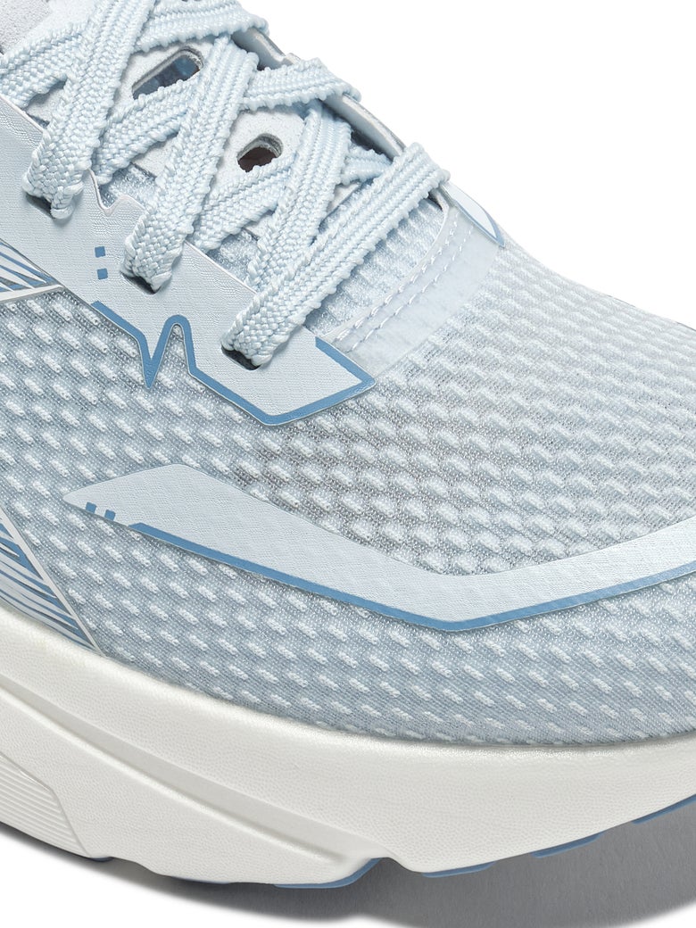 Close up mesh upper on Diadora Frequenza running shoe