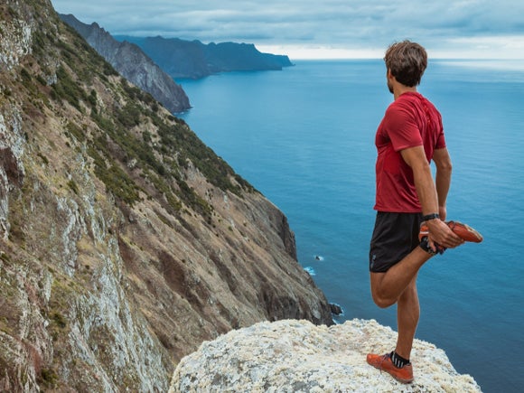 runner stretching overlooking ocean