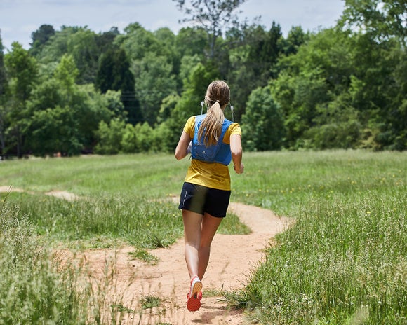 runner in nature wearing the salomon active skin set pack